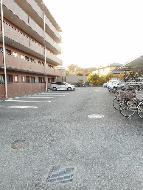 サンパティークの駐車場