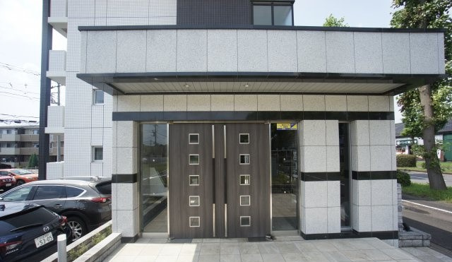 レジデンス二の宮のエントランス