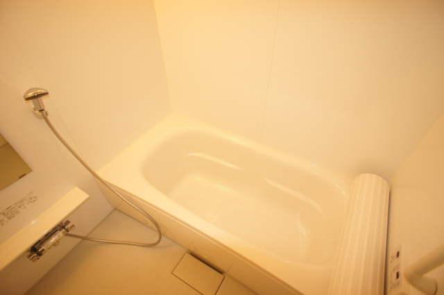 レジデンス二の宮の浴室