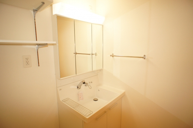 レジデンス二の宮の独立洗面台