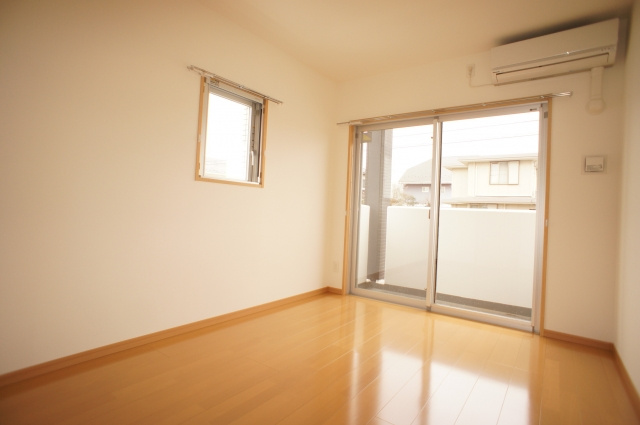 レジデンス二の宮の寝室