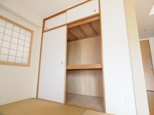 奥行きある押入