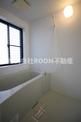 ニューライフ年見の浴室|落ち着いた空間のお風呂です