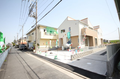 【前面道路含む現地写真】 | 三郷市岩野木2期　1号棟4490 | 前面道路含む現地写真です