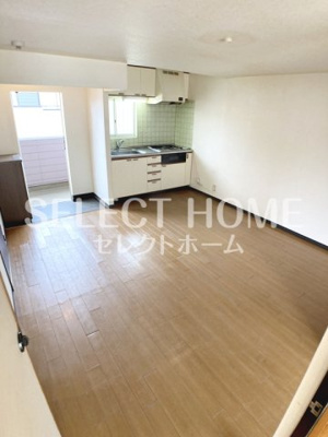 【居間・リビング】 | コーポラスノベルティC棟 | ゆったりとしたリビングです