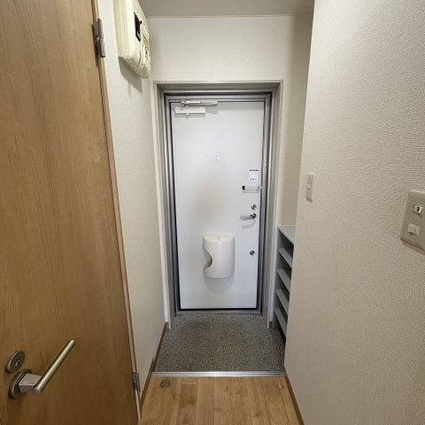 ハイツTATの玄関