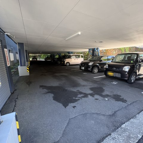 ハイツTATの駐車場