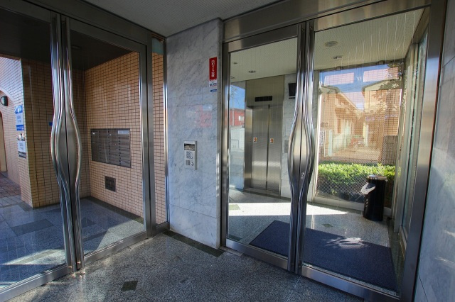 メゾンパルフェートのエントランス