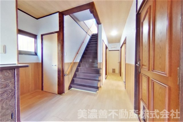 ６０３１４　岐阜市日野東中古戸建ての玄関