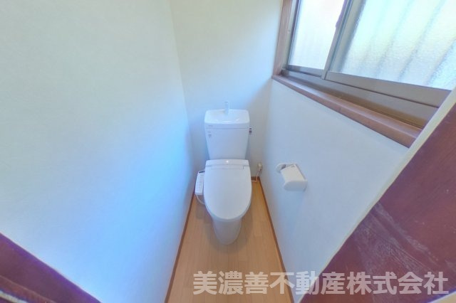 ６０３１４　岐阜市日野東中古戸建てのトイレ