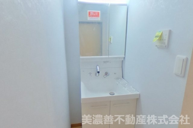 ６０３１４　岐阜市日野東中古戸建ての独立洗面台