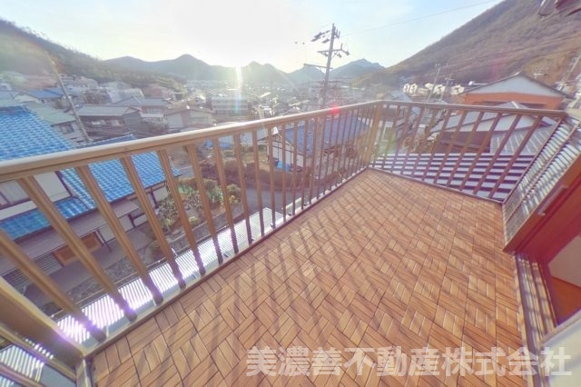 ６０３１４　岐阜市日野東中古戸建てのバルコニー