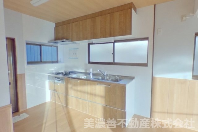 ６０３１４　岐阜市日野東中古戸建てのキッチン