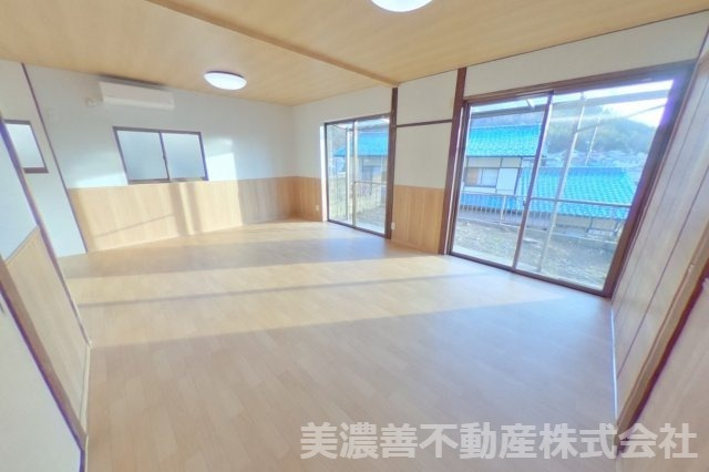 ６０３１４　岐阜市日野東中古戸建ての居間・リビング