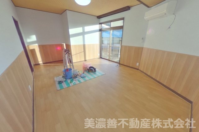 ６０３１４　岐阜市日野東中古戸建ての洋室