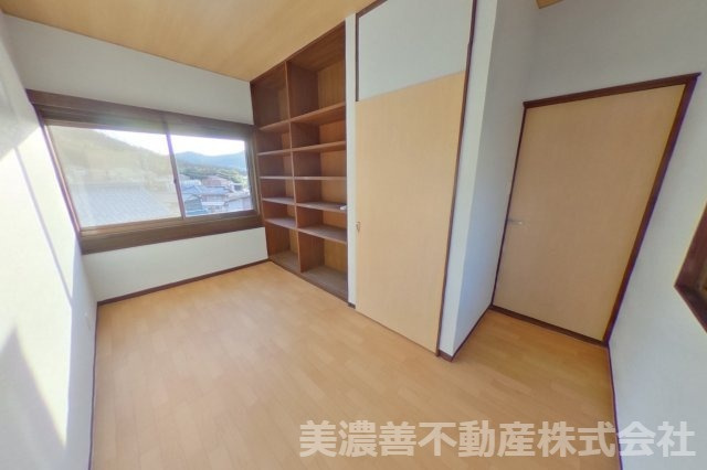 ６０３１４　岐阜市日野東中古戸建ての洋室