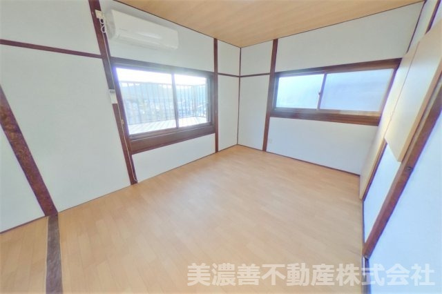 ６０３１４　岐阜市日野東中古戸建ての洋室