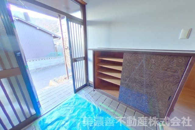６０３１４　岐阜市日野東中古戸建ての玄関