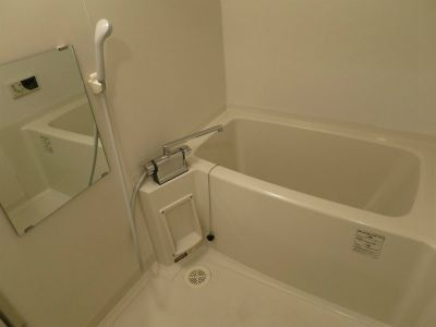 【浴室】 | リファレンス箱崎 | きれいなお風呂です（別部屋2LDK写真）