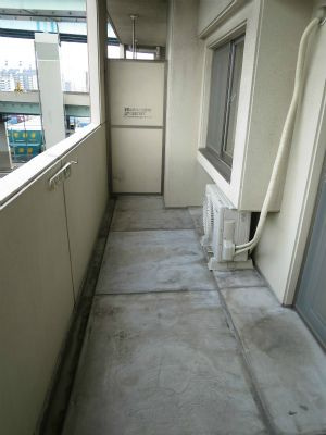 【バルコニー】 | リファレンス箱崎 | 広々としたバルコニーです（別部屋2LDK写真）