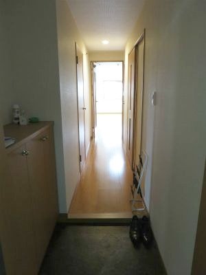 【玄関】 | リファレンス箱崎 | きれいな玄関です（別部屋2LDK写真）