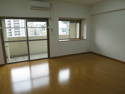【居間・リビング】 | リファレンス箱崎 | ゆったりとした居間です（別部屋2LDK写真）
