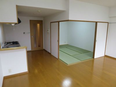 【和室】 | リファレンス箱崎 | 和室があれば、来客や子供用のスペースとして活躍します（別部屋2LDK写真）