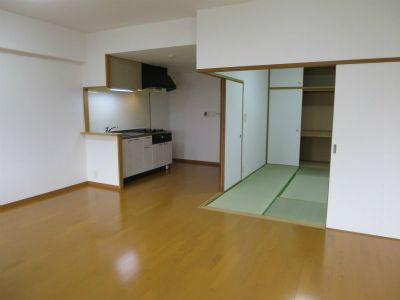 【内装】 | リファレンス箱崎 | 明るい室内です（別部屋2LDK写真）