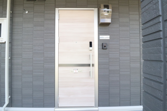 アドバンスのエントランス|玄関ドア