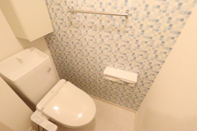 アドバンスのトイレ|温水洗浄暖房便座つきトイレ