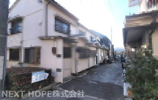 【前面道路含む現地写真】 | 【収益】尼崎市瓦宮２丁目中古テラスハウス | 前面道路は東側に幅員約４ｍに面しております♪
