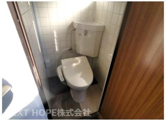 【トイレ】 | 【収益】尼崎市瓦宮２丁目中古テラスハウス | 新品のトイレです♪温水洗浄便座です！