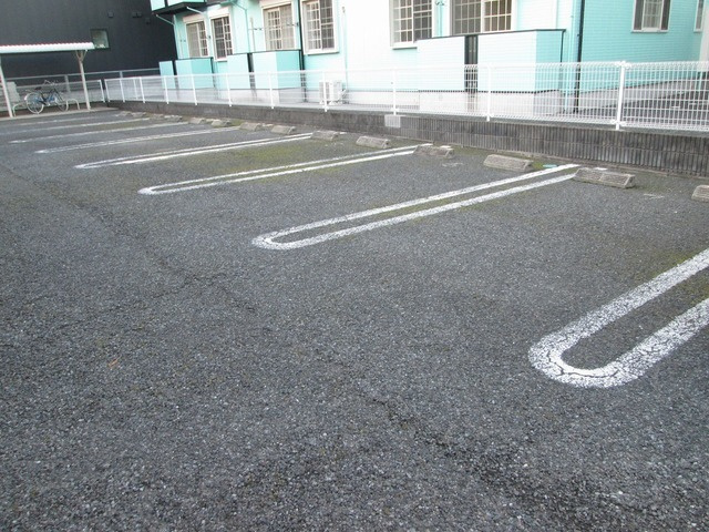 グレースコートⅧの駐車場