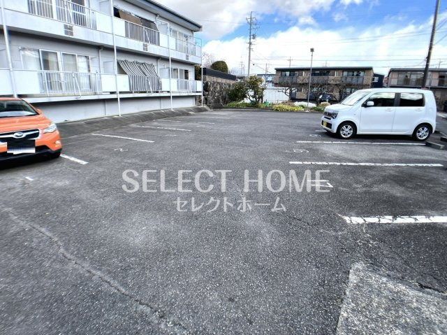 【駐車場】 | ハイツ井上Ａ | 駐車場があるので、車を買う予定の方も安心です