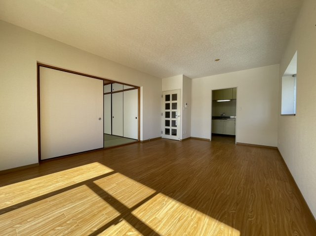 成田市玉造７丁目の賃貸マンションの居間・リビング