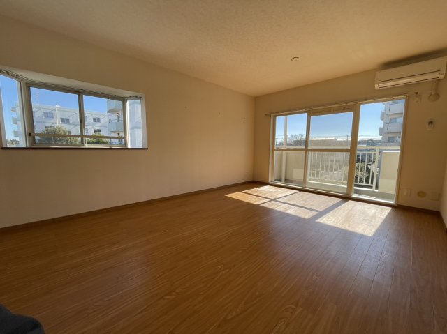 成田市玉造７丁目の賃貸マンションの居間・リビング