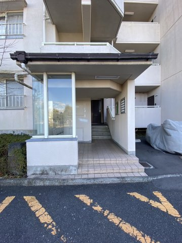 コミュニティープラザ8号棟のエントランス