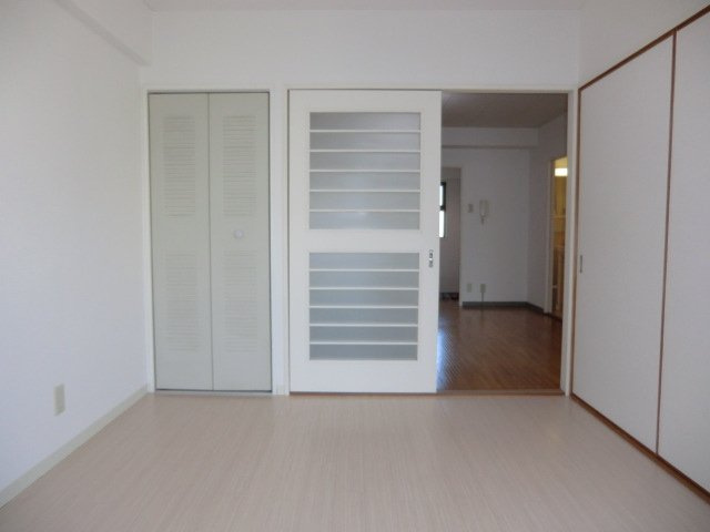 ロイヤルハイツ新北野Ⅱの洋室