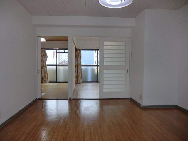 ロイヤルハイツ新北野Ⅱの居間・リビング