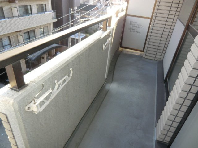 ロイヤルハイツ新北野Ⅱのバルコニー
