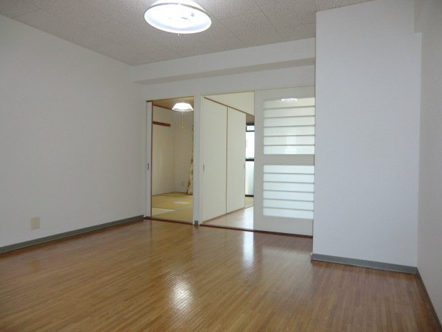 ロイヤルハイツ新北野Ⅱの居間・リビング