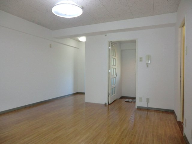 ロイヤルハイツ新北野Ⅱの居間・リビング