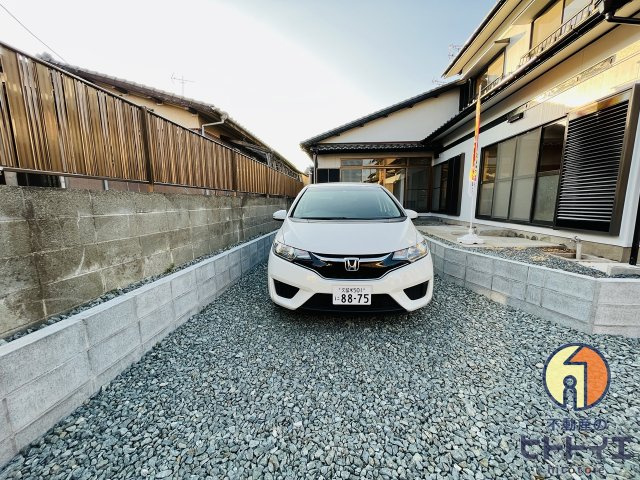 筑後市大字常用中古住宅の駐車場