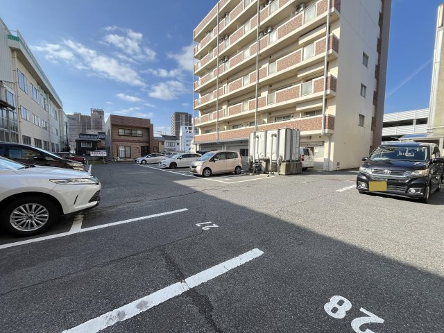 メゾンドリビドーⅢの駐車場