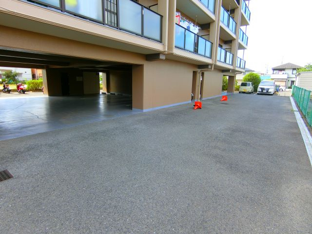 グランドヒルズ光明池の駐車場