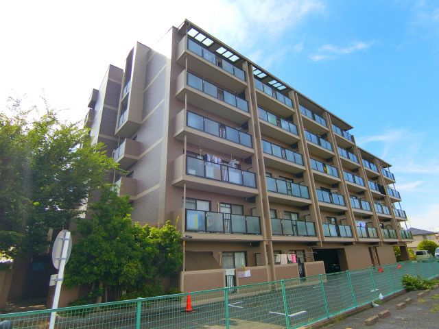 グランドヒルズ光明池の外観