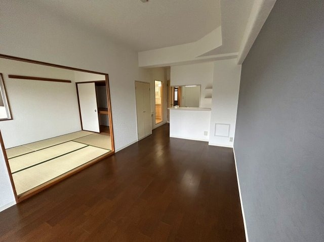 サンライズマンション岩出Ⅴ弐番館の居間・リビング