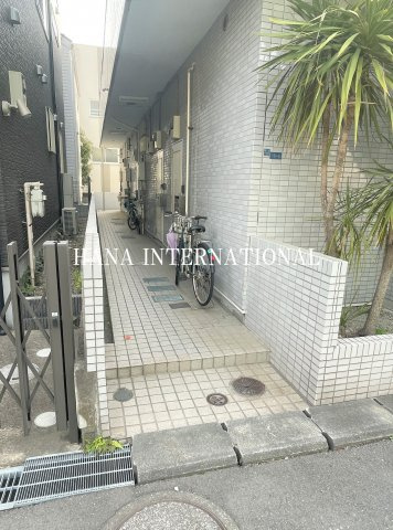 ローズアパートＲ６３番館のエントランス