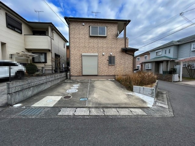 岩出市根来・中古戸建・113296の前面道路含む現地写真