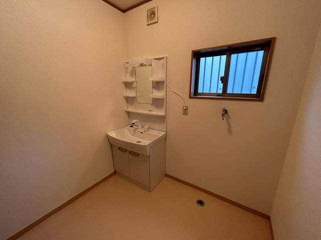 岩出市根来・中古戸建・113296の洗面所